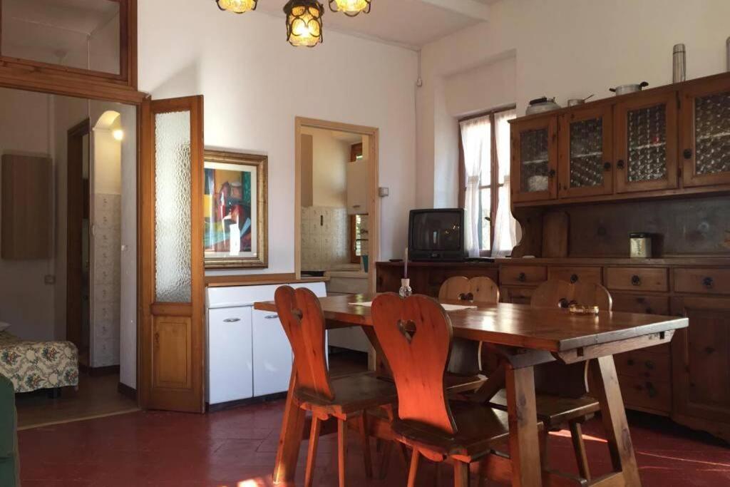Nel Set Di Piccolo Mondo Antico Villa Viola Valsolda Bagian luar foto