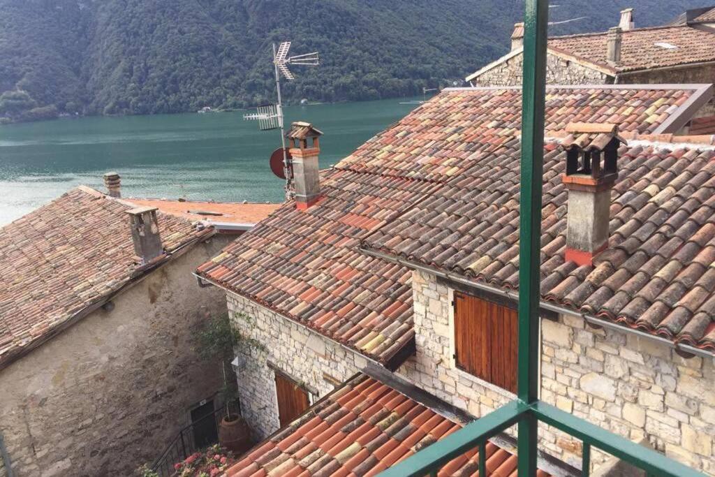 Nel Set Di Piccolo Mondo Antico Villa Viola Valsolda Bagian luar foto