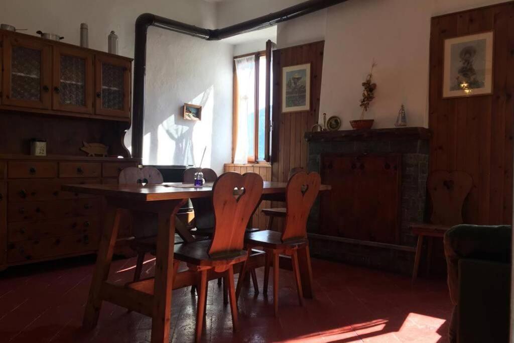 Nel Set Di Piccolo Mondo Antico Villa Viola Valsolda Bagian luar foto