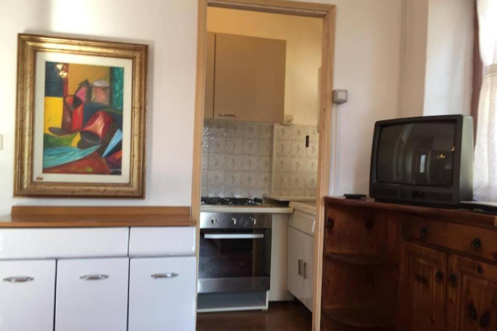 Nel Set Di Piccolo Mondo Antico Villa Viola Valsolda Bagian luar foto