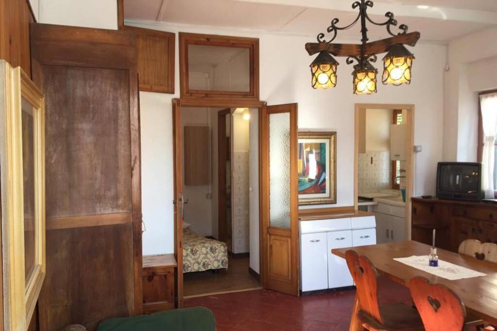 Nel Set Di Piccolo Mondo Antico Villa Viola Valsolda Bagian luar foto