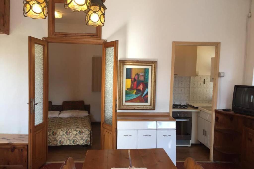 Nel Set Di Piccolo Mondo Antico Villa Viola Valsolda Bagian luar foto