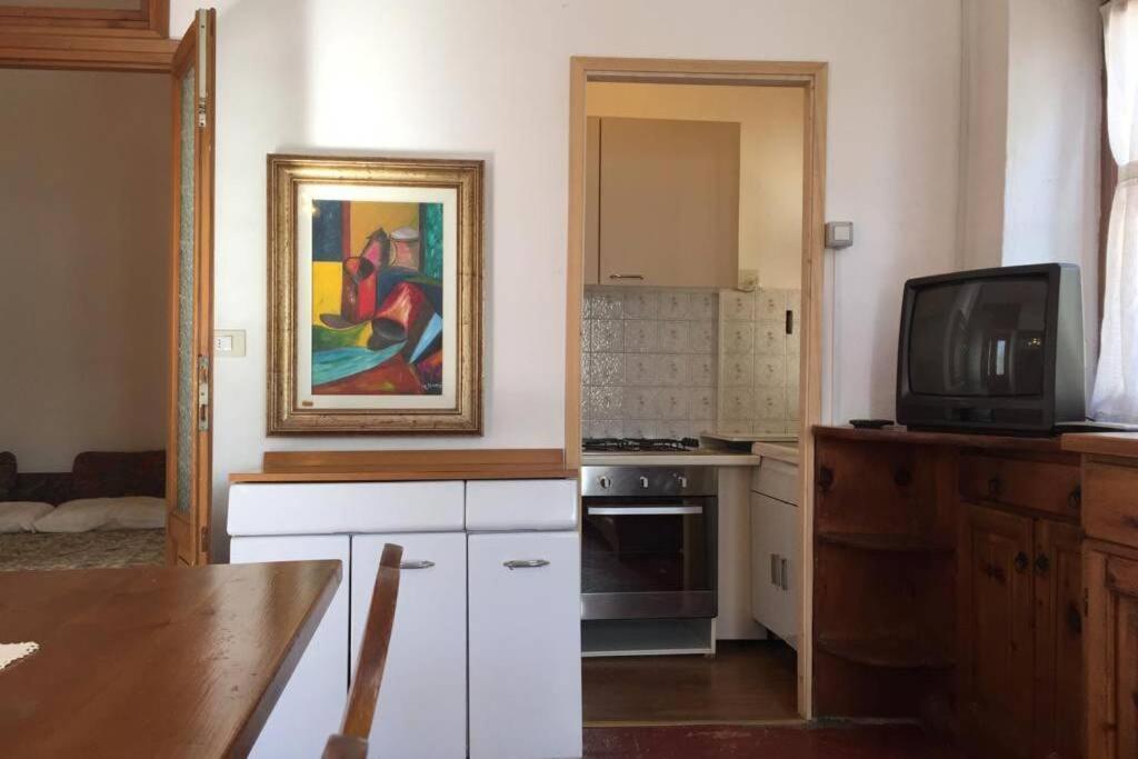 Nel Set Di Piccolo Mondo Antico Villa Viola Valsolda Bagian luar foto