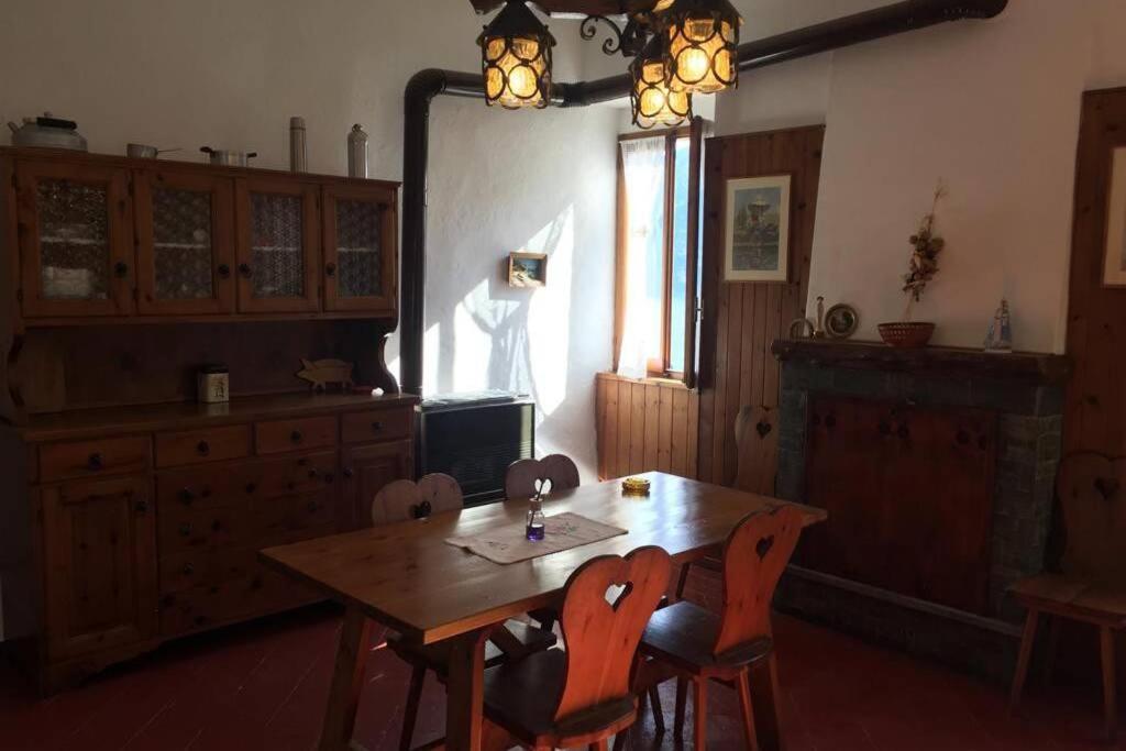Nel Set Di Piccolo Mondo Antico Villa Viola Valsolda Bagian luar foto